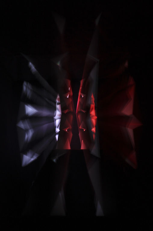 4 Éléments 02, sculpture luminocinétique photographiée en pose longue — série n°2, photo 30, NFT en 5 ex., Fabrice Ainaut, 2013