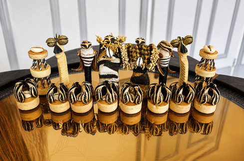 Pièces d'échecs sculptées en calebasse de Fabrice Beuillé alias Fabrice Ainaut, exposition au Château des Tourelles, 2019