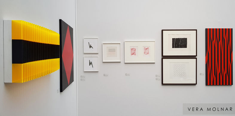 Œuvres d'art construit dont une composition jaune et noire sur le stand de la Galerie La Ligne à Art Paris Art Fair 2018