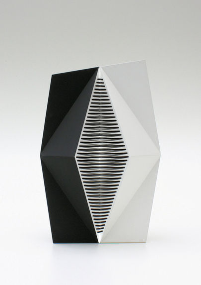 Attraction, relief géométrique en acrylique sur PVC et joncs PVC, Fabrice Ainaut, 2011