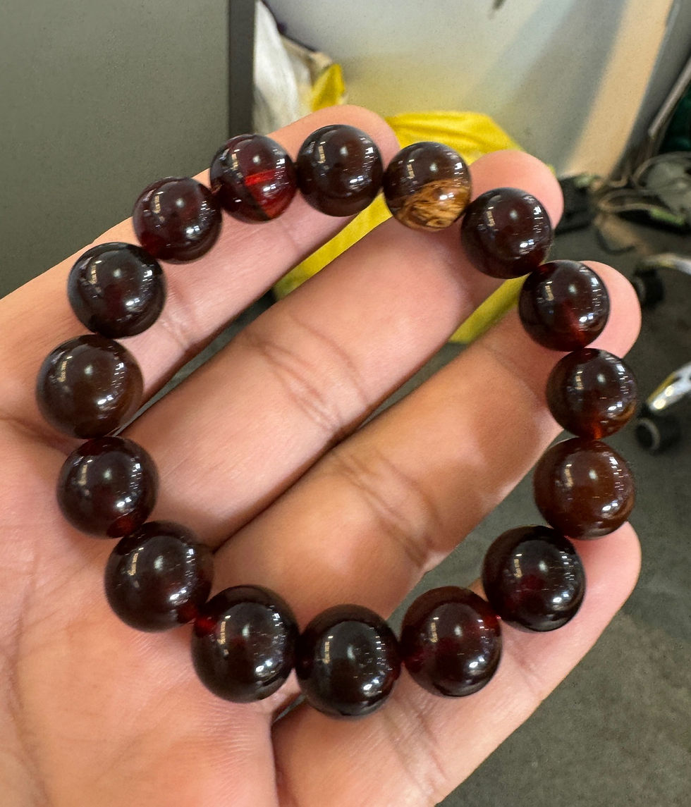 サムネイル： Captivating Red-Brownish Burmese Amber Bracelet