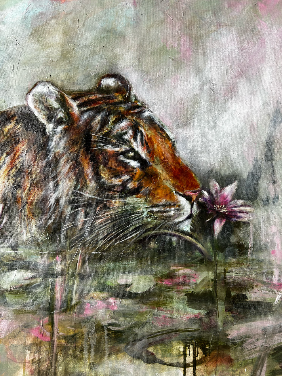 Samadhi – priblíženie - Nežný obraz tigra s lotosovým kvetom v ružovo-zelenej farbe na stenu | Atelierovo Art