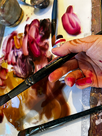 Atelierovo Ivi Mrak Fine Art tahy stetcom .png