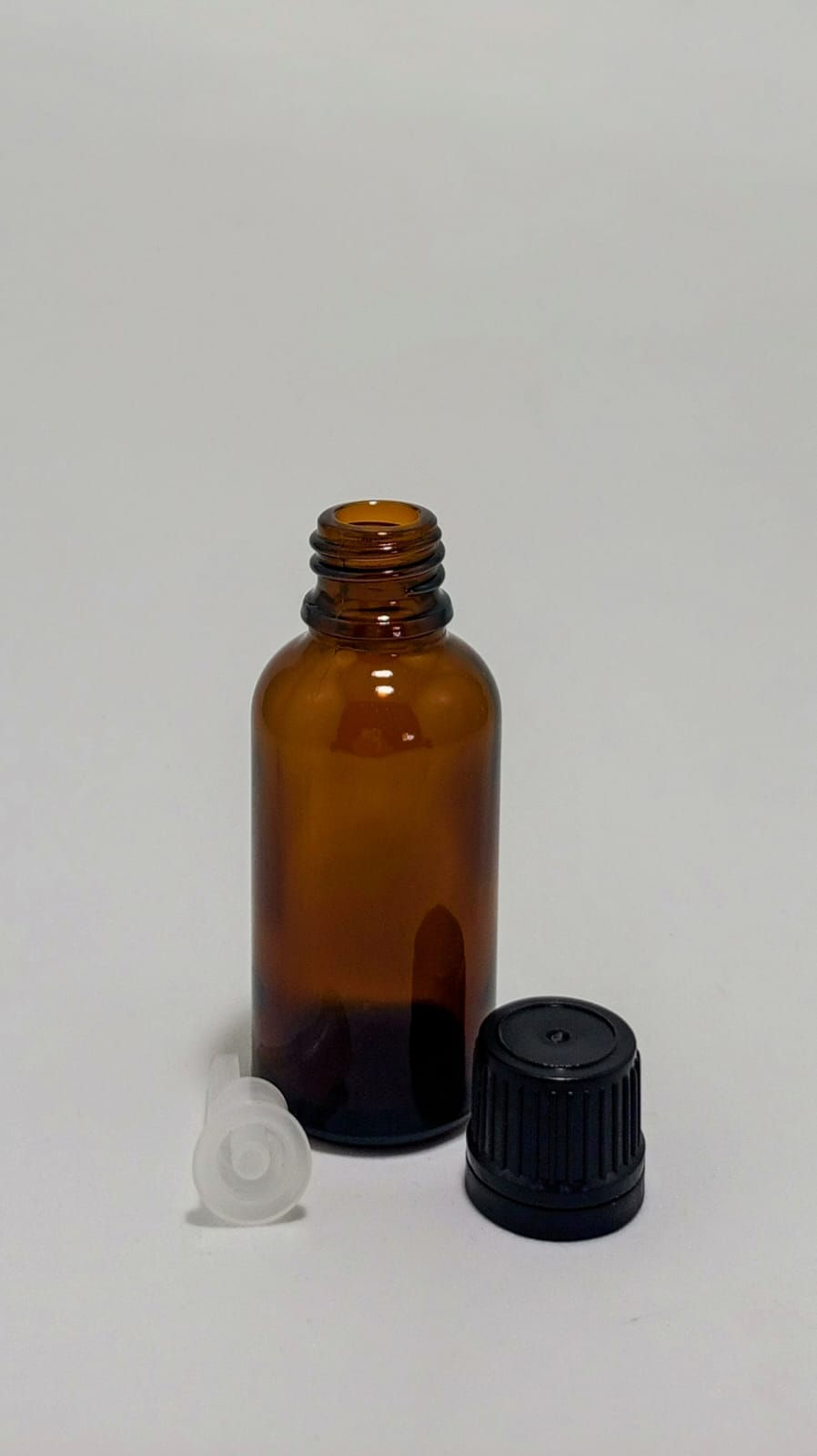 Frasco Âmbar 50 ml com tampa 18mm preta c/lacre e gotejador com 20 unid