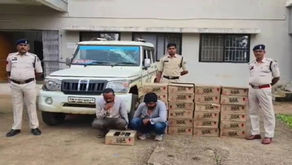 खैरागढ़ में शराब तस्करी का भंडाफोड़: 'पुलिस' लिखी बोलेरो से 25 पेटी गोवा व्हिस्की बराम....
