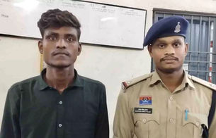 राहगीर से मोबाइल झपटमारी करने वाला आरोपी गिरफ्तार.....