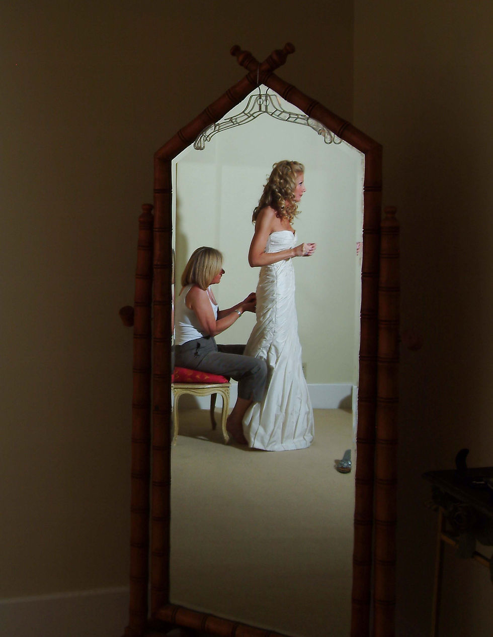 BrideGettingReadyReflection071.jpg