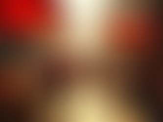 Viajantes em viagens com propósito a passear por um mercado local, capturando o espírito autêntico de uma experiência cultural personalizada