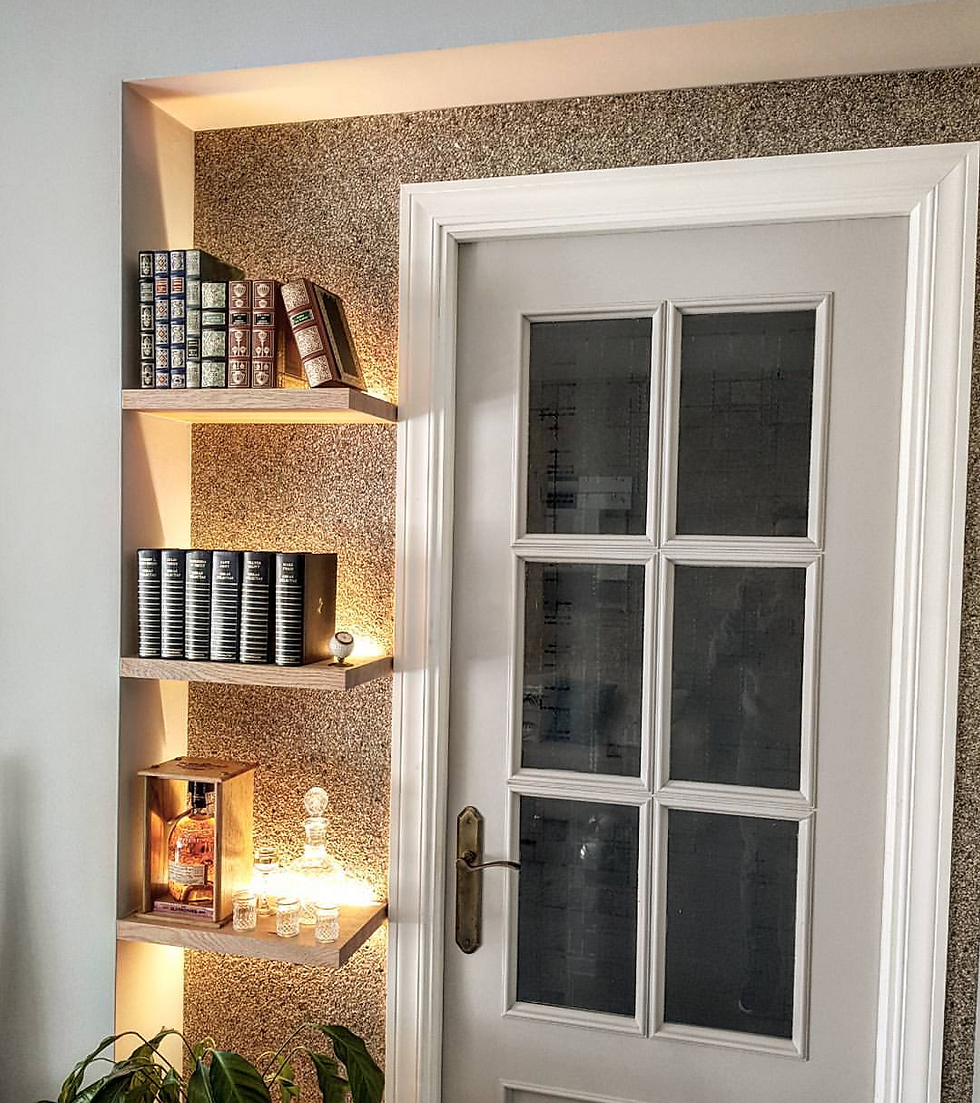 Decoración contorno puerta de paso