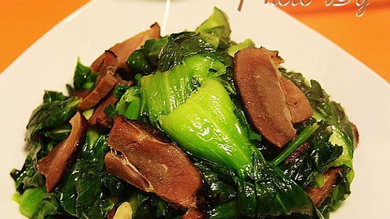 111# roast pork fried seasonal pak choi in garlic sauce / 叉烧炒青白菜
