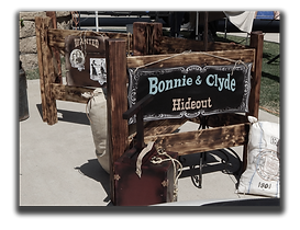 bonnie & clyde "wanted" signs are prefect for your Great Gatsby Roaring 20s-themed event.