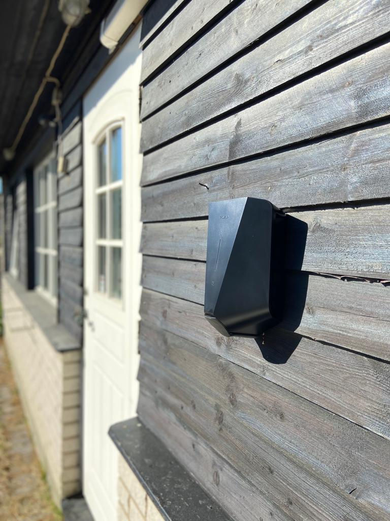 Miniatyrbild: Gray Easee laddbox