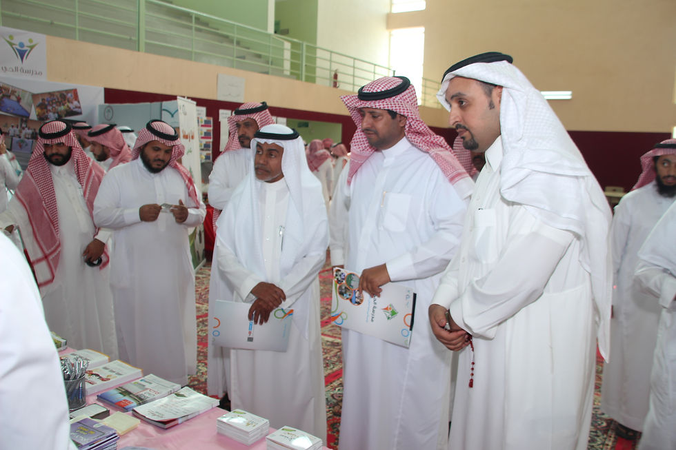 مدير المدرسة والضيوف الكرام