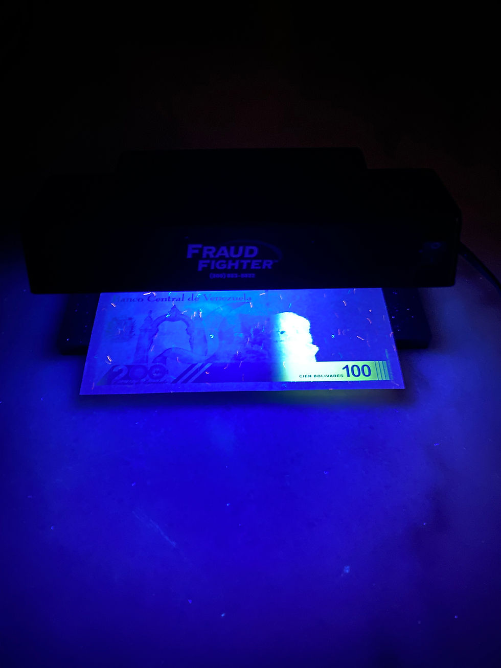 Thumbnail: Venezuela Banknote, $100 Bolívares (Digitales), 2021 - Back, under UV light