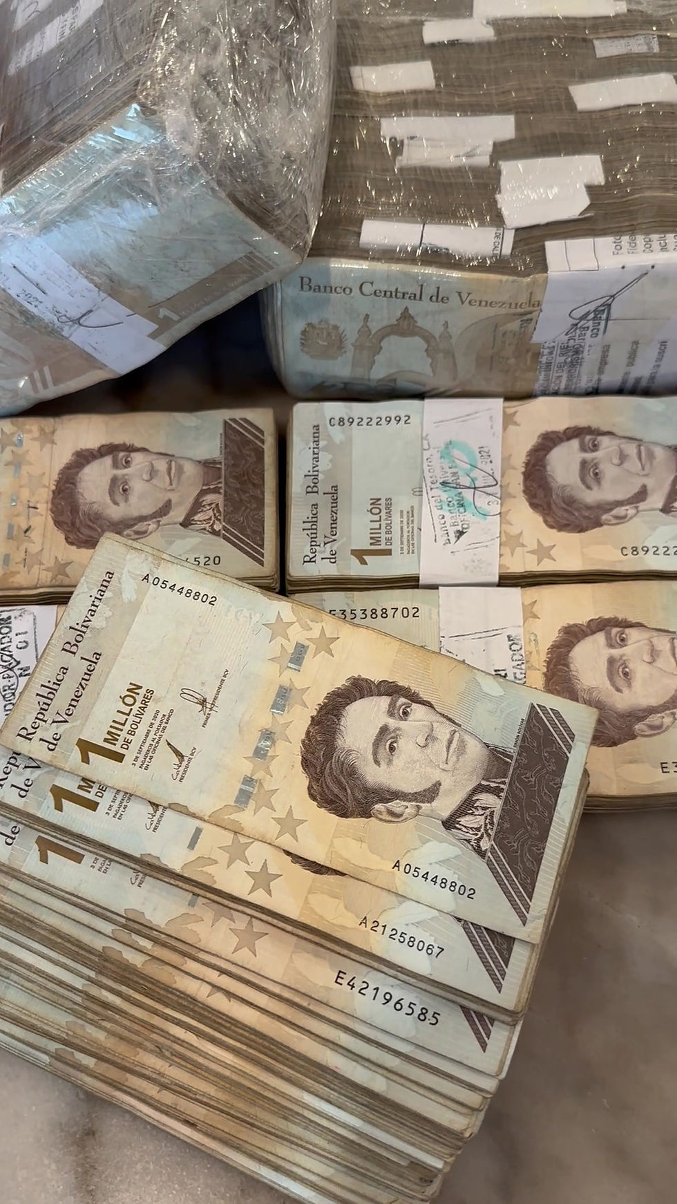Thumbnail: Bricks of Venezuela Banknotes of $1,000,000 (Million) Bolívares, 2020