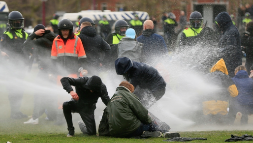 Dutch Gov’t Goons Employ ‘Snatch & Grab’ Tactics Against Farmers Protesting Great Reset
