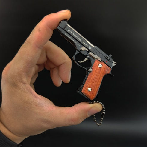 Miniatura: 2022 1:3 High Quality Metal Mini Beretta Keychain  