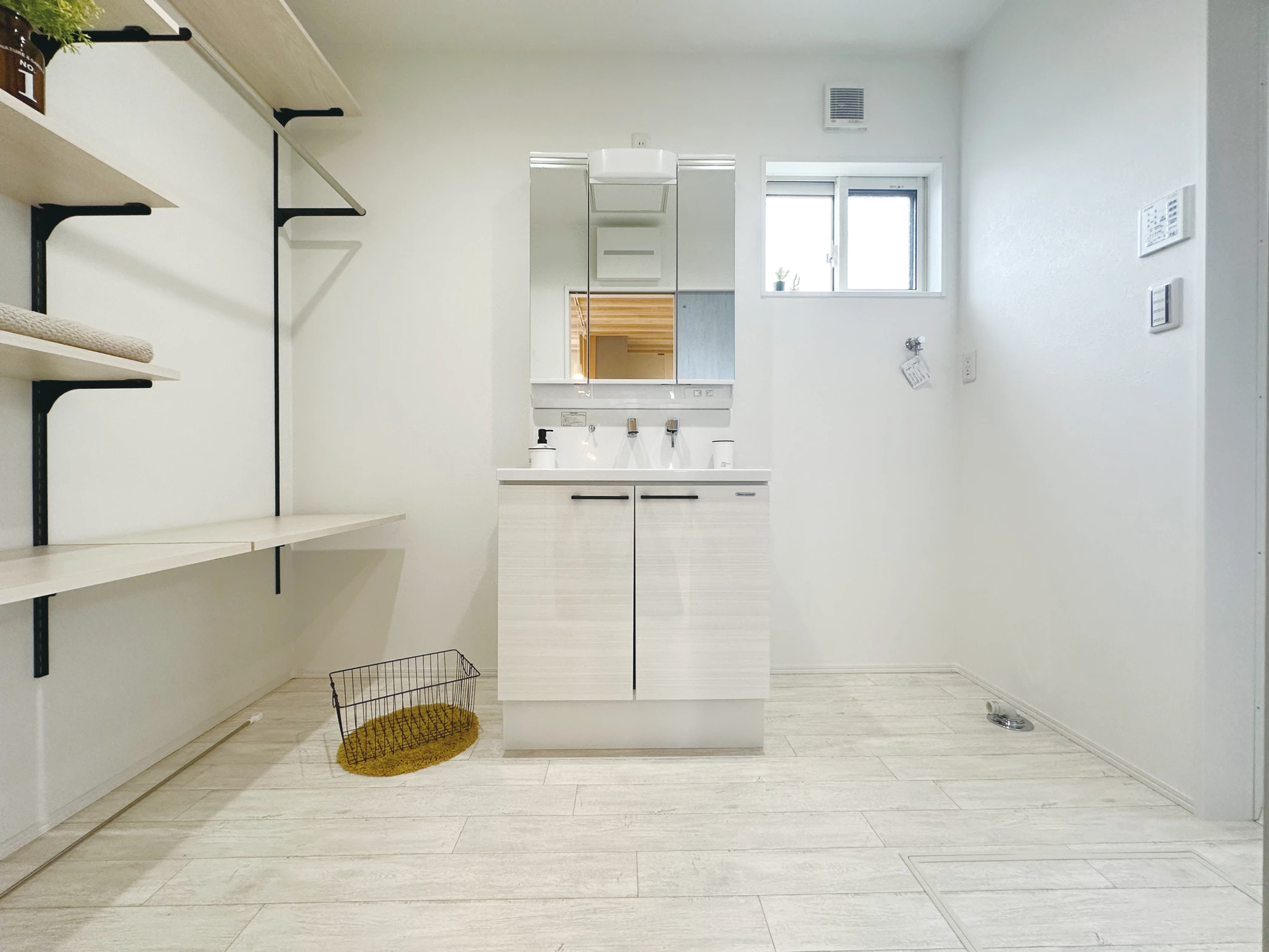 背面可動棚のハンガーパイプ1