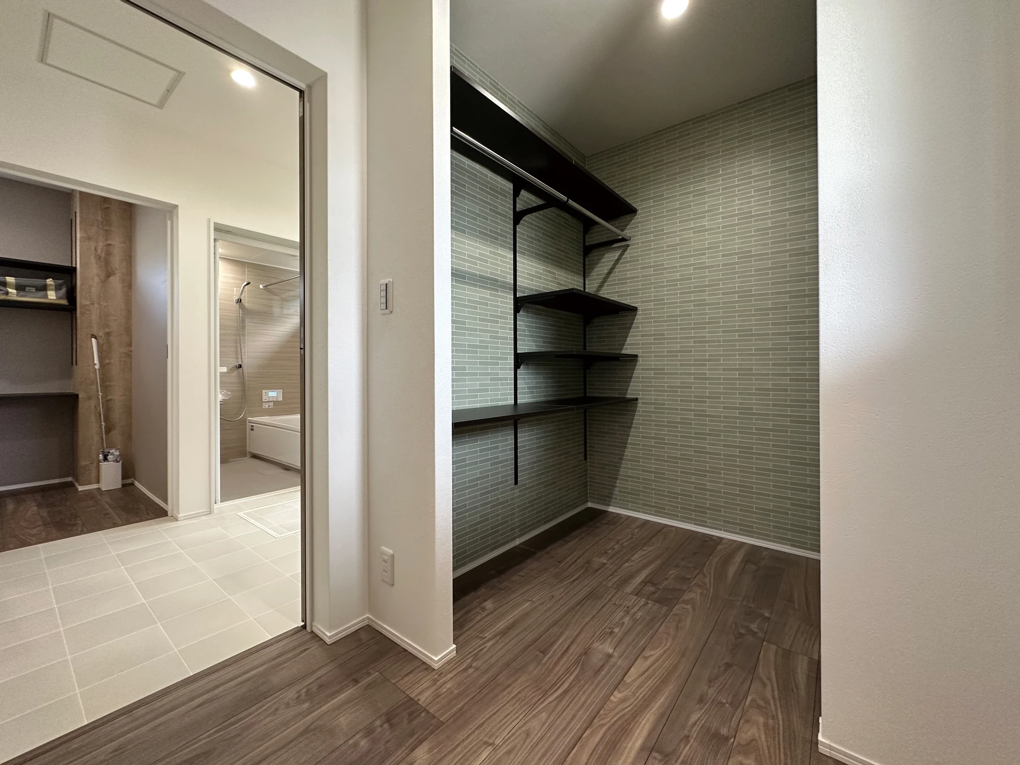 背面可動棚のハンガーパイプ2