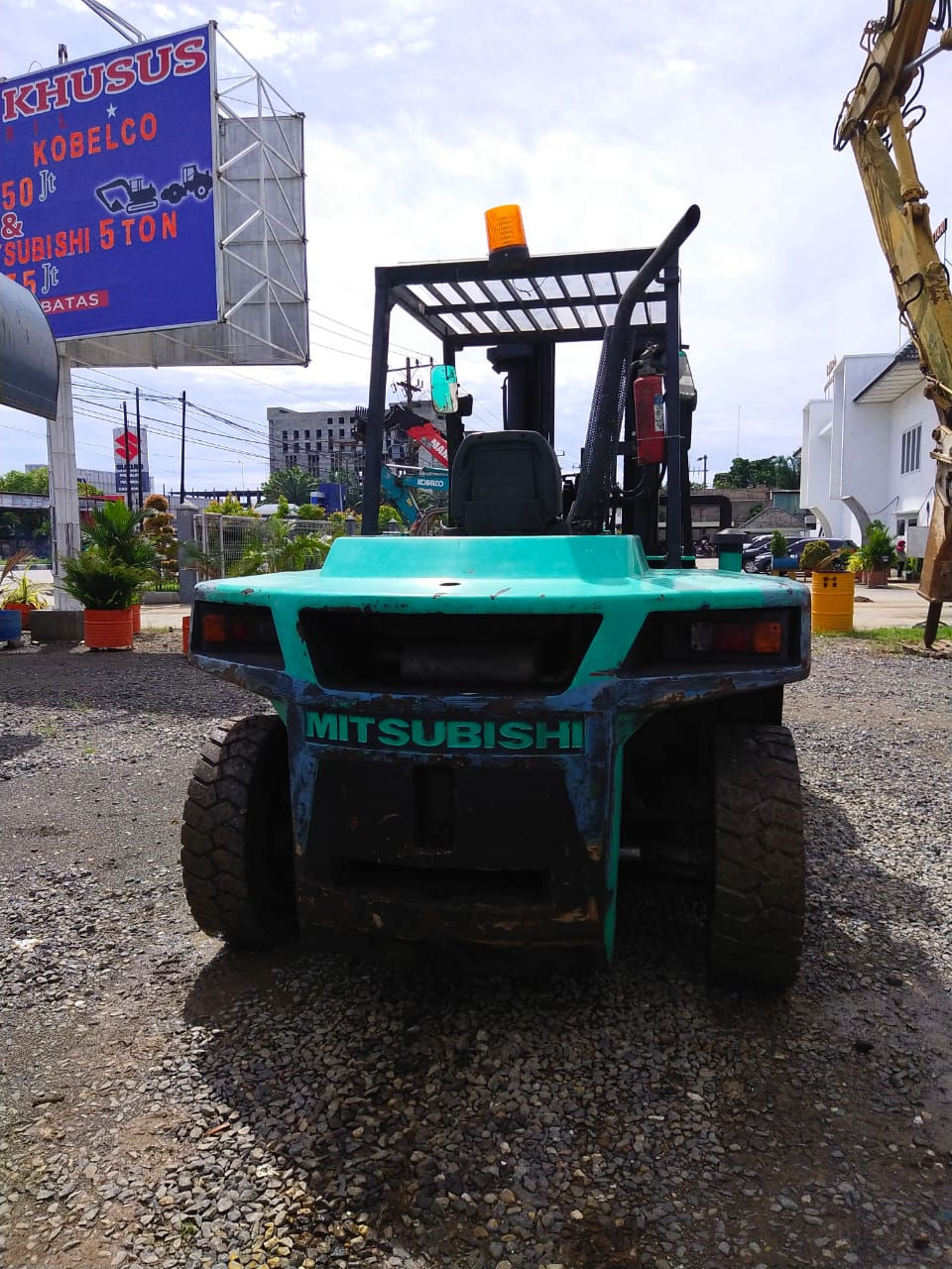 Thumbnail: Forklift Diesel Mitsubishi Model FD70 Kapasitas 7 Ton Tahun 2012
