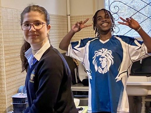 Holly et Sammy, élèves de la Rugby School présents à Pontlevoy