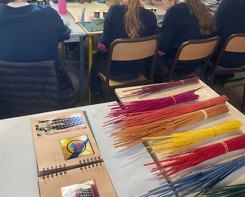 De la tige au chef-d’œuvre : une rencontre avec l’artisanat d’art