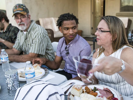 'Thanksgiving Grandma' Welcomes Strangers for Dinner
