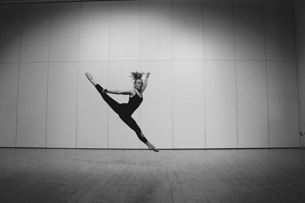 Sissone mid-flight
