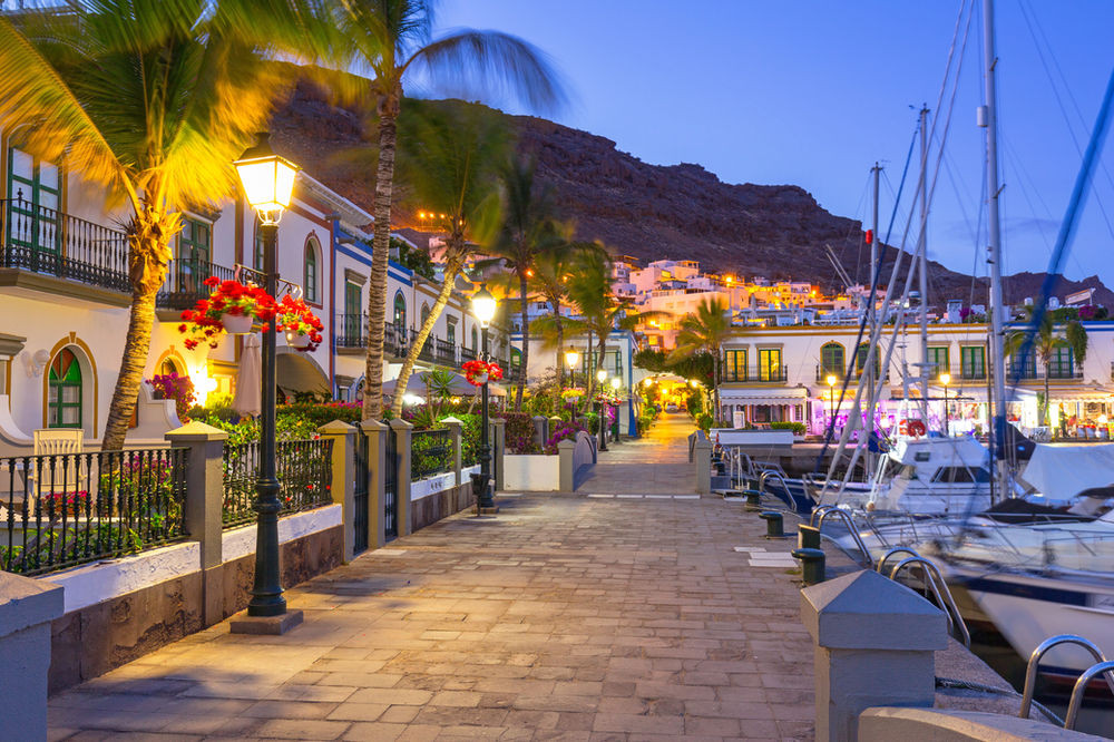 Global Investor Group reveals many tax havens make for ideal mini-breaks on Cayman Island when it’s time to collect the odd dividend!