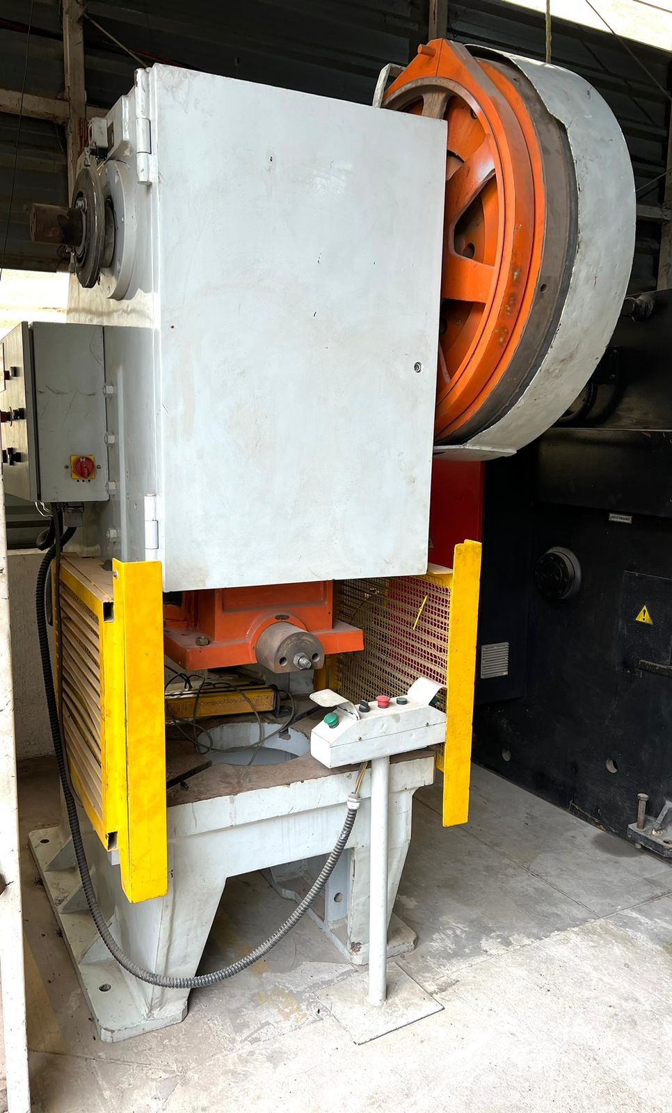 Miniatura: PRENSA FREIO FRICÇÃO 80T GUTMANN 