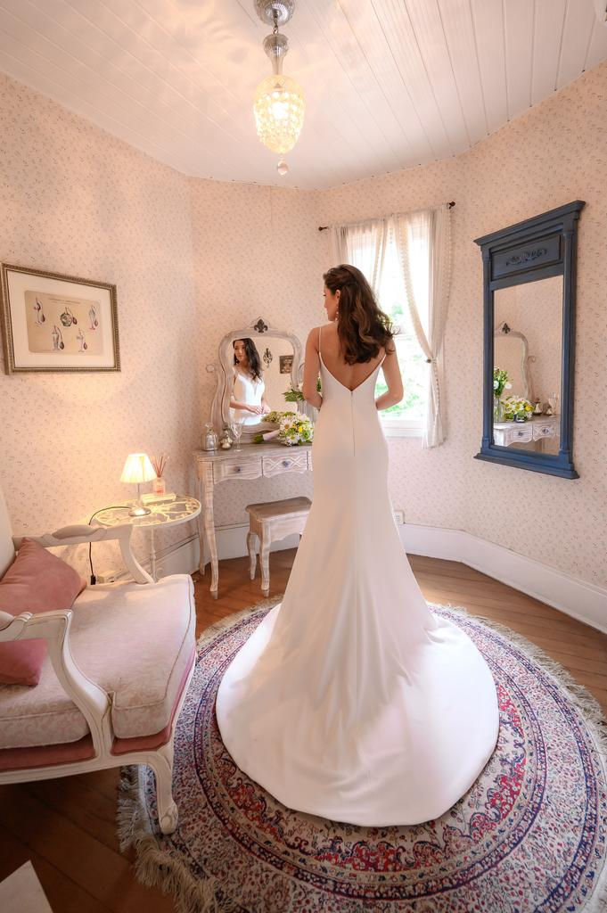 Miniatura: Vestido de noiva minimalista Madi Lane Bridal