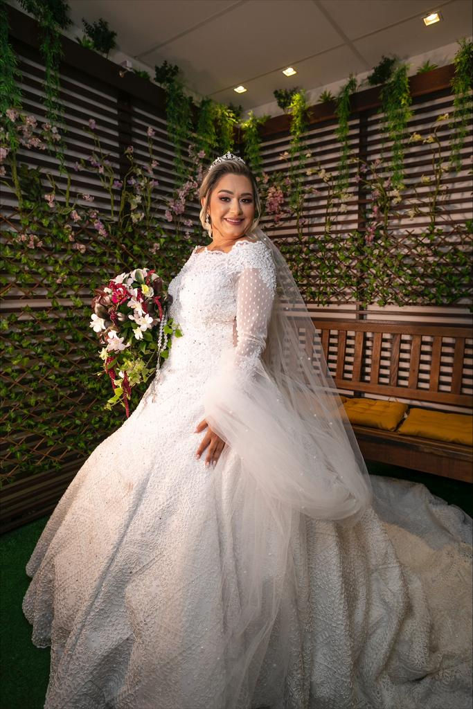 Vestido de noiva Barbara Melo princesa em renda e pedraria