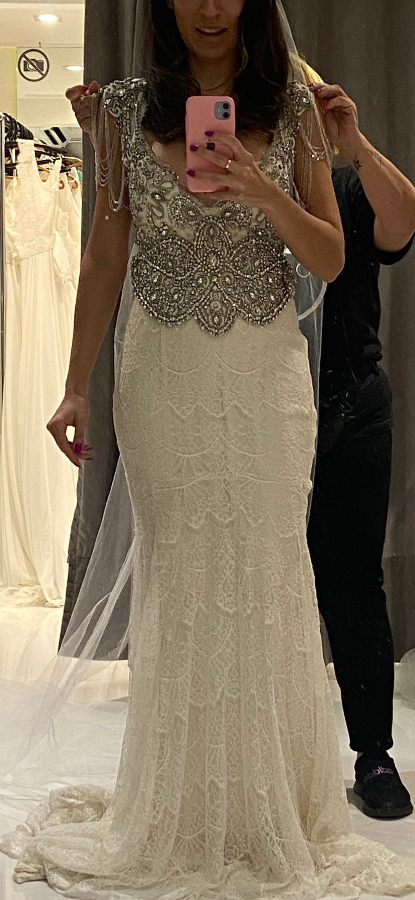Miniatura: Vestido de noiva Yolan Cris evase com pedraria