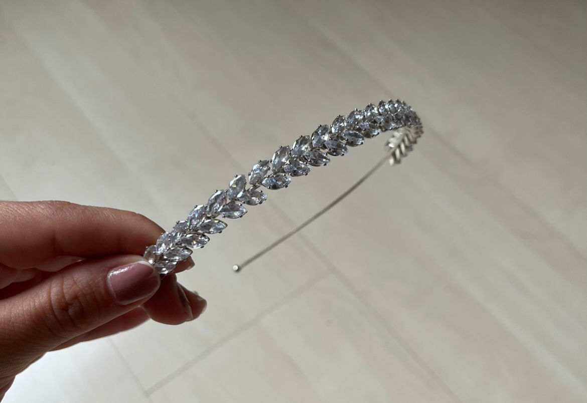 Grinalda de noiva estilo tiara com cristais