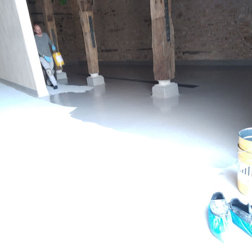 Application de sol industriel Quartz Color par M. Berthet-Bondet Donovan dans une cuverie