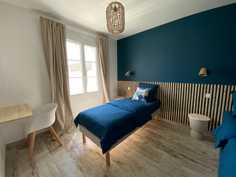 Chambre décorée d’une maison de location pour 6 personnes à La Cotinière