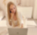 Tarotkarten Personal Reading per Videokonferenz am Laptop