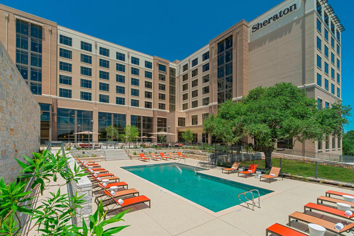 ilegt-oasis-pool-8000-hor-clsc.webp
