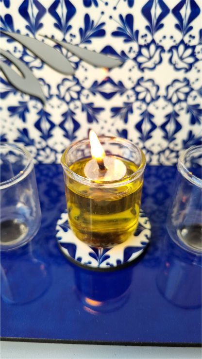 תמונה ממוזערת: חנוכיית שמן מעוצבת עם כוסיות זכוכית דגם יוון