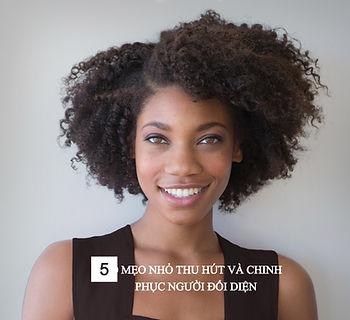 Phụ nữ tự tin cười