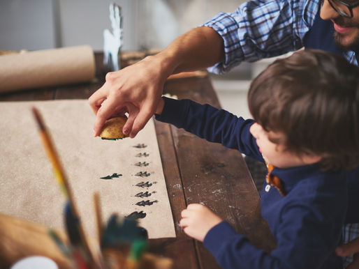 DIY Wrapping Paper: The Potato Stamp for Crafting Sustainable Christmas Magic