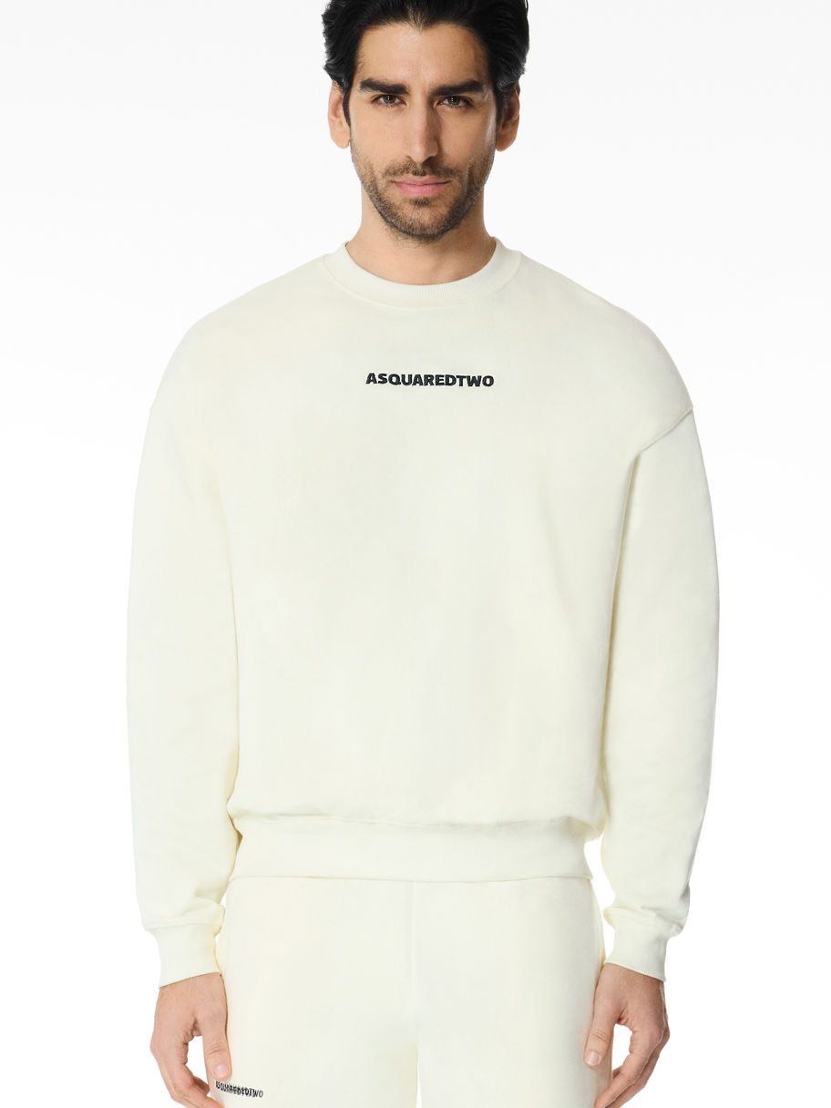 Detailed view of ribbed cuffs and waistline on white Ivory Asquaredtwo sweatshirt, strong stitching, oversized, tailored-fit