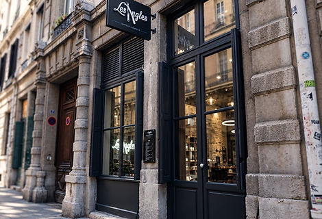 Devanture du salon Les Angles, coiffeur barbier au 7 rue Sala, Lyon 2 Bellecour