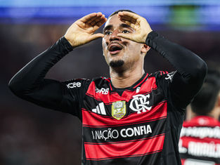 Lino banca evolução do Flamengo, fala sobre cobranças e garante: “Daqui a pouco vamos estar voando”