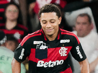 Daniel Salles aproveita oportunidade, se destaca improvisado e abre caminho por mais espaço no Flamengo