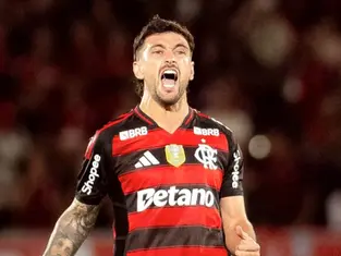 Arrascaeta consolida status de maestro e se torna o maior cobrador de faltas do Flamengo na década