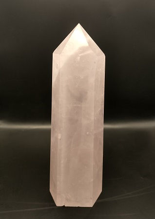 Rosenkvarts obelisk