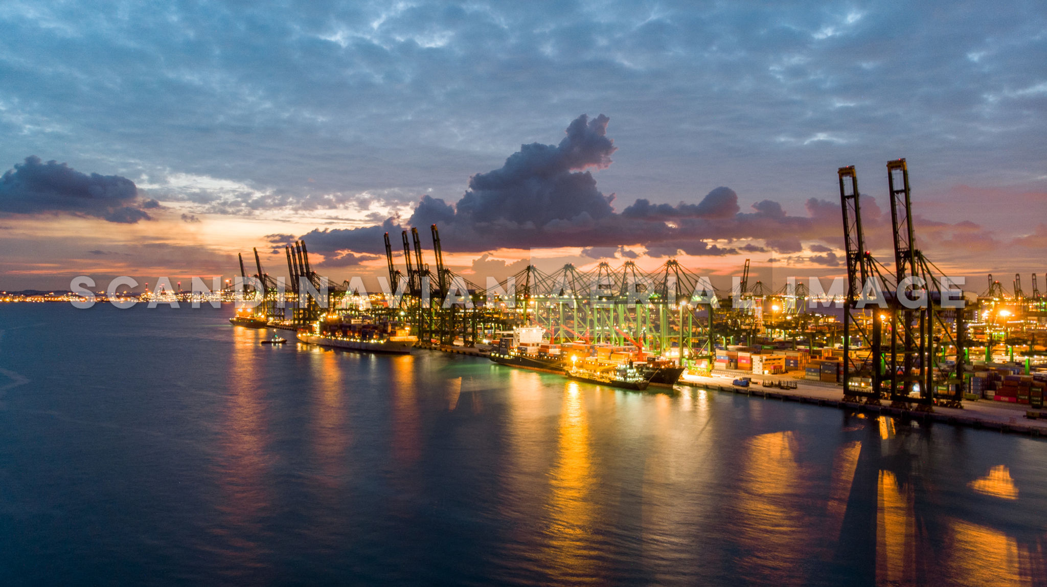 Singapore cargo harbor 1