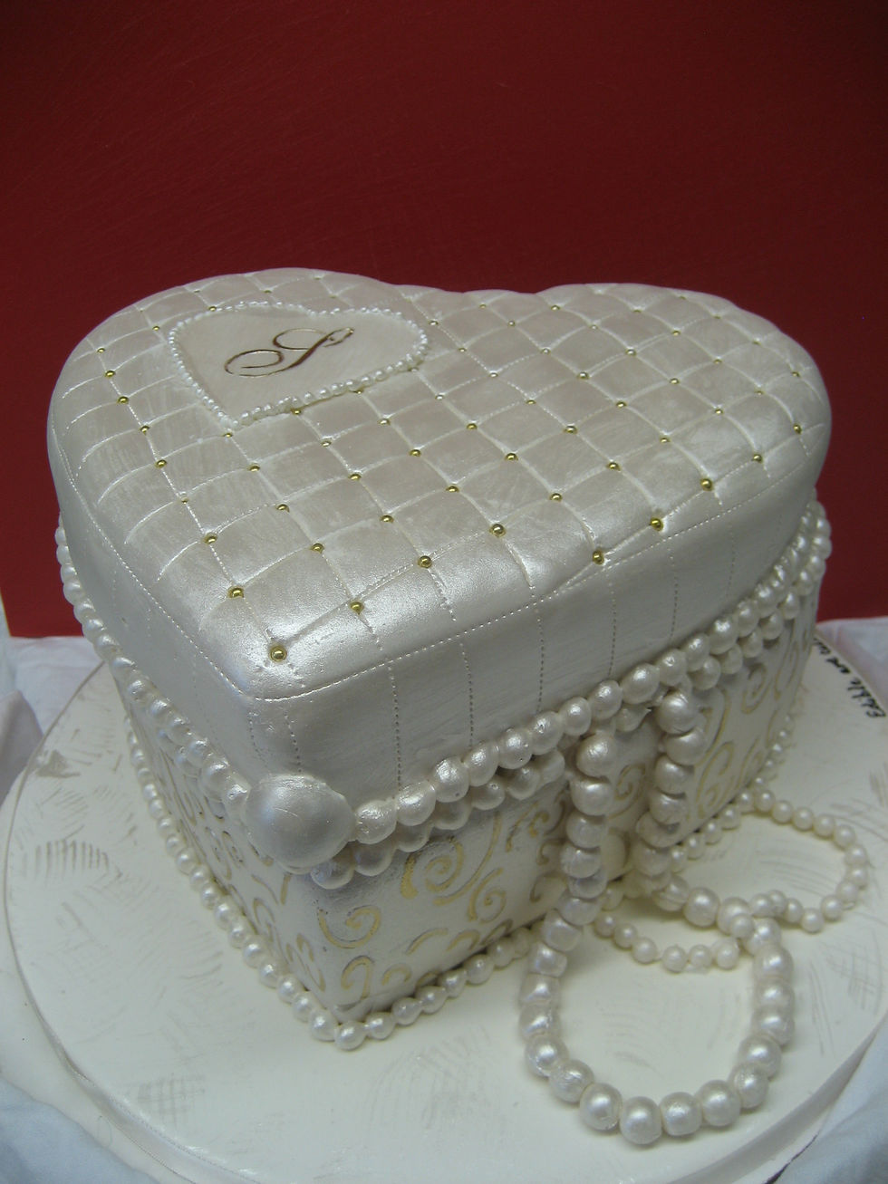 Sugar pearls jewelry box cake