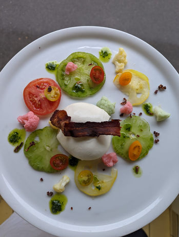 Buffala tomates d'époques et son croquant du restaurant hôtel les Platanes par le chef Bruno Noailly.jpeg
